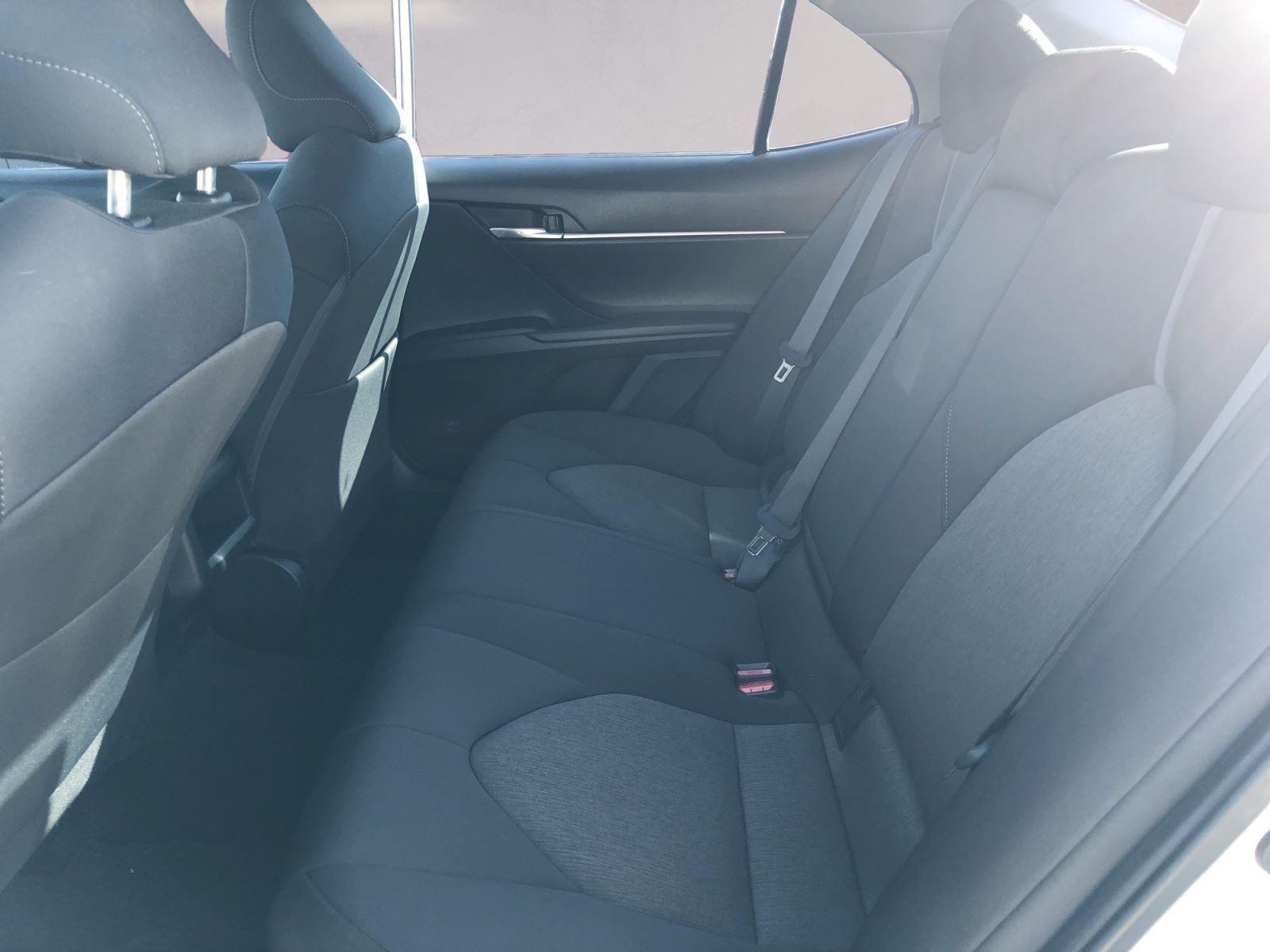 2022 Toyota Camry Hybrid LE photo 12