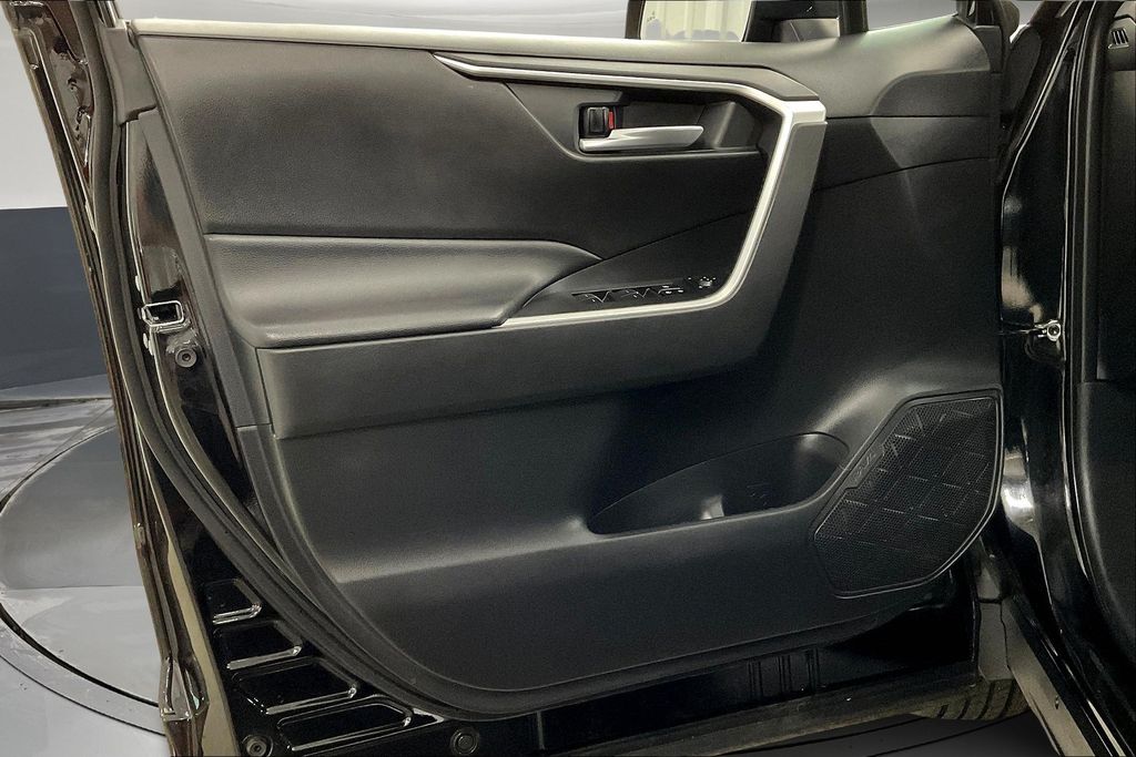 2024 Toyota RAV4 XLE photo 20