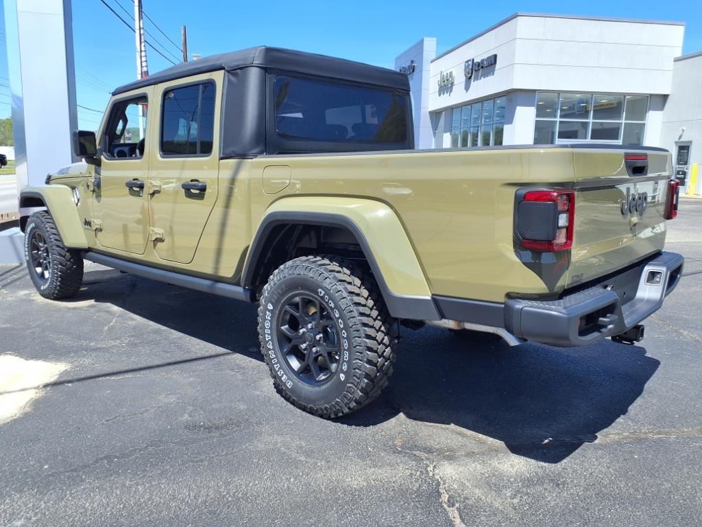 2025 Jeep Gladiator Willys photo 3