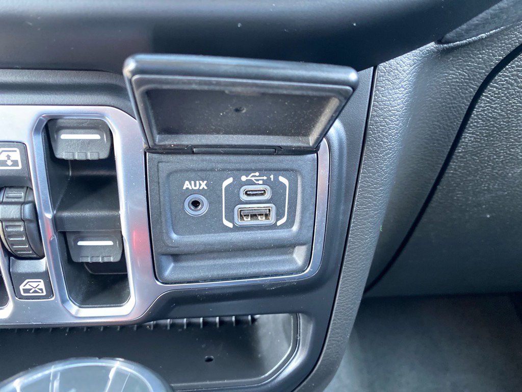 2023 Jeep Wrangler Sahara Altitude photo 10