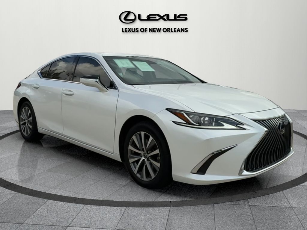 2020 Lexus ES 350's photo