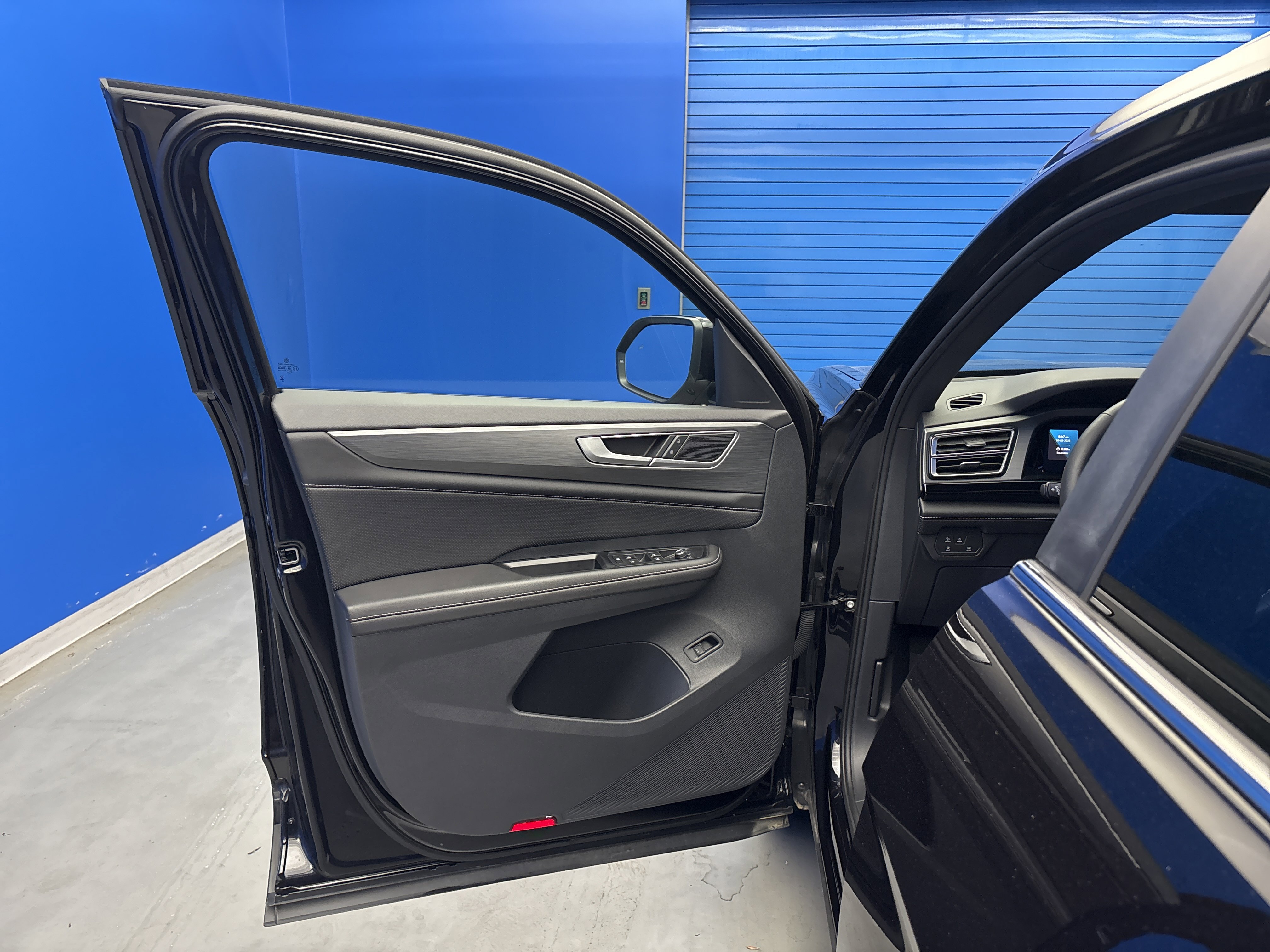 2024 Volkswagen Atlas Cross Sport SE Technology photo 7
