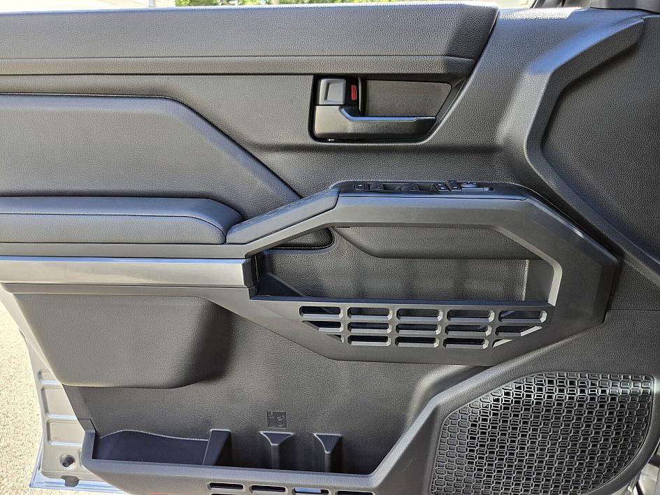 2025 Toyota Tacoma SR5 photo 28