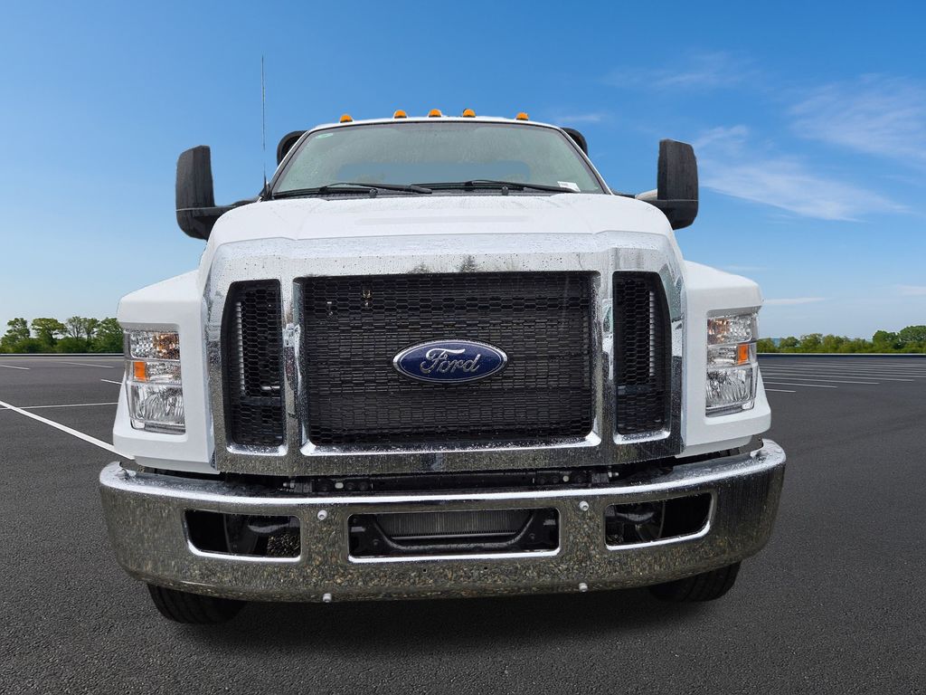 New 2025 Oxford White Ford Base image 2