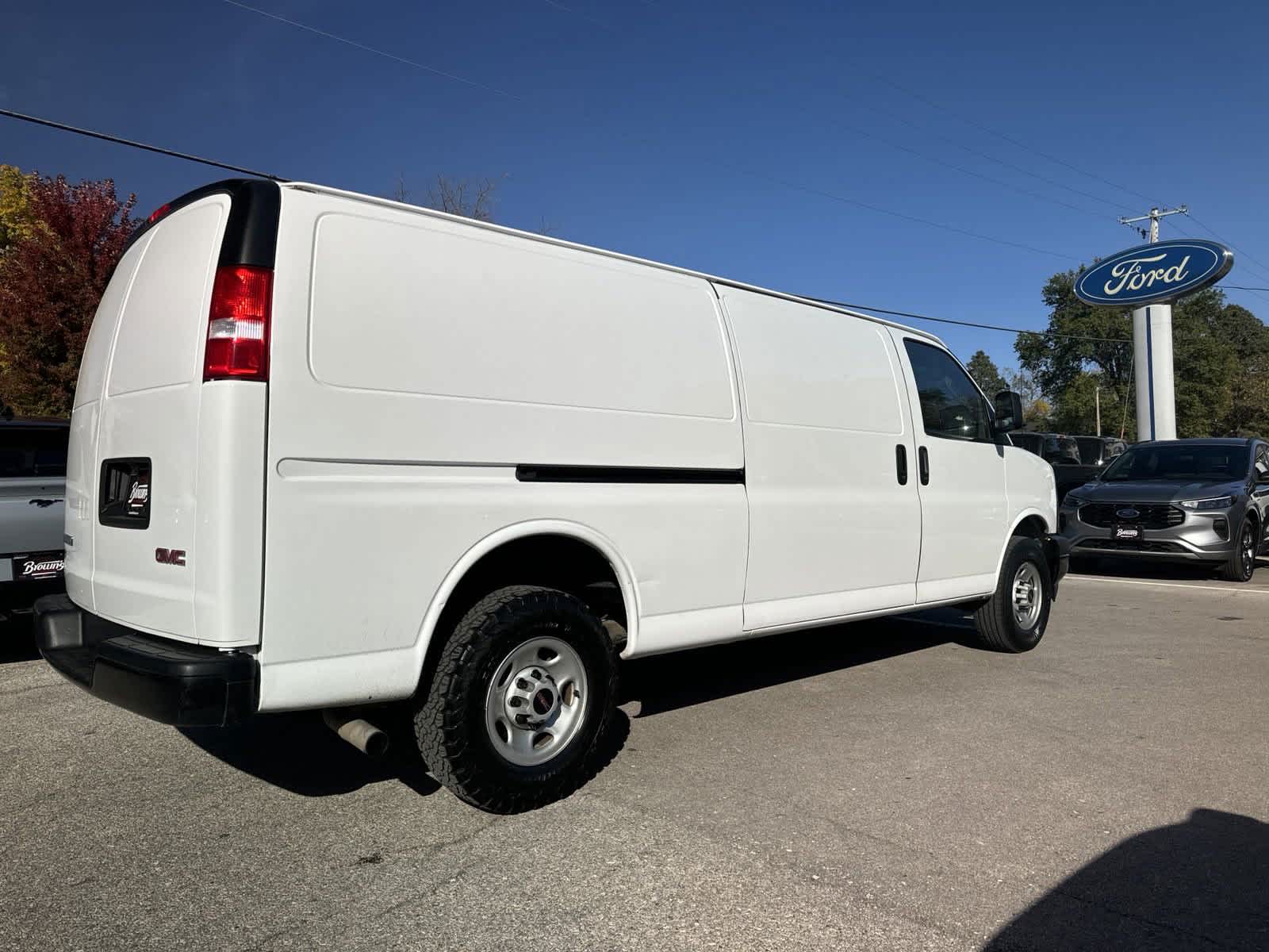 2023 Gmc Savana photo 5