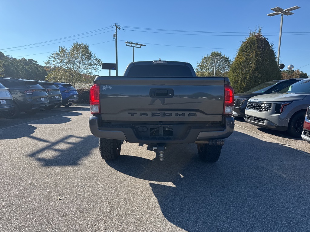 2017 Toyota Tacoma TRD Sport photo 4