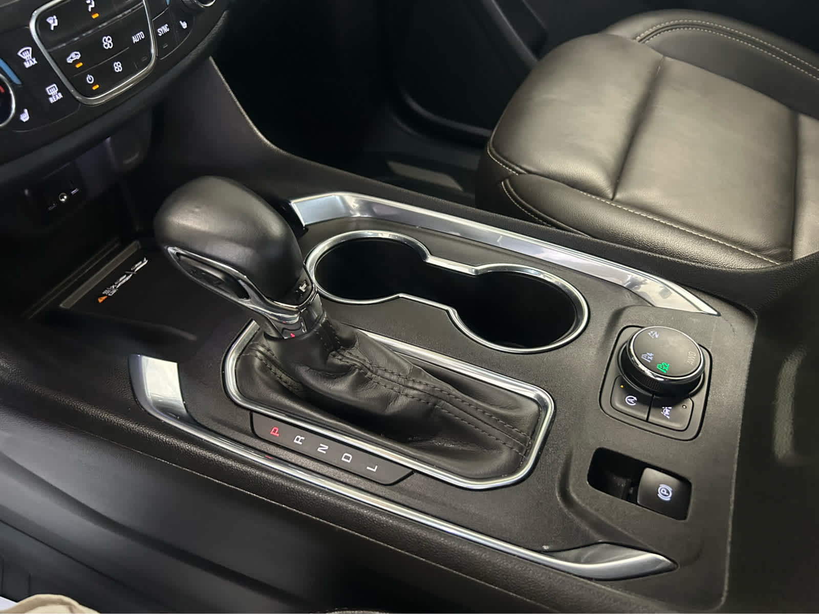 2023 Chevrolet Traverse Leather photo 13
