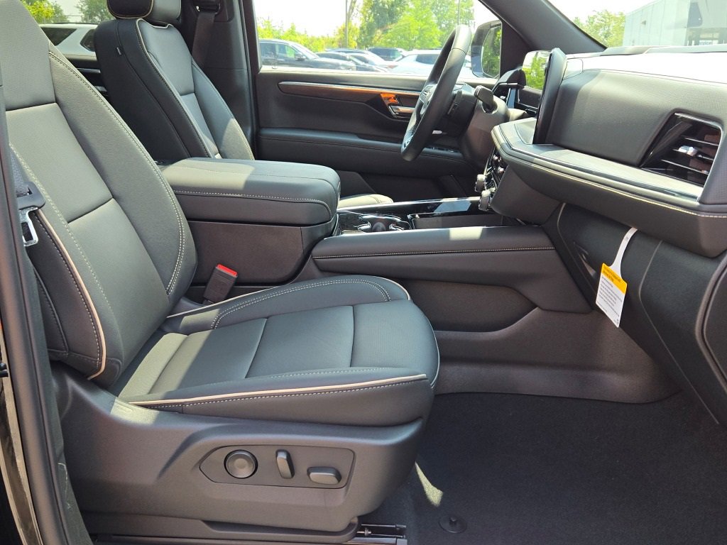 2025 Chevrolet Suburban Premier photo 6