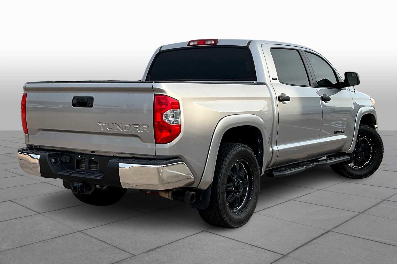 2017 Toyota Tundra SR5 photo 12