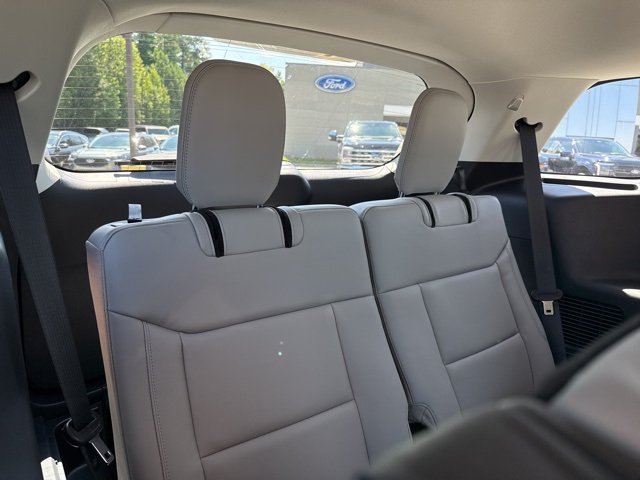 2025 Ford Explorer photo 20