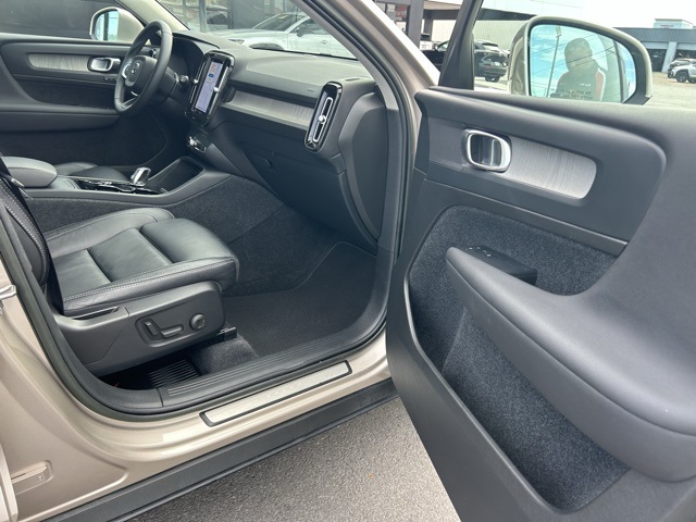 2023 Volvo XC40 Plus photo 20