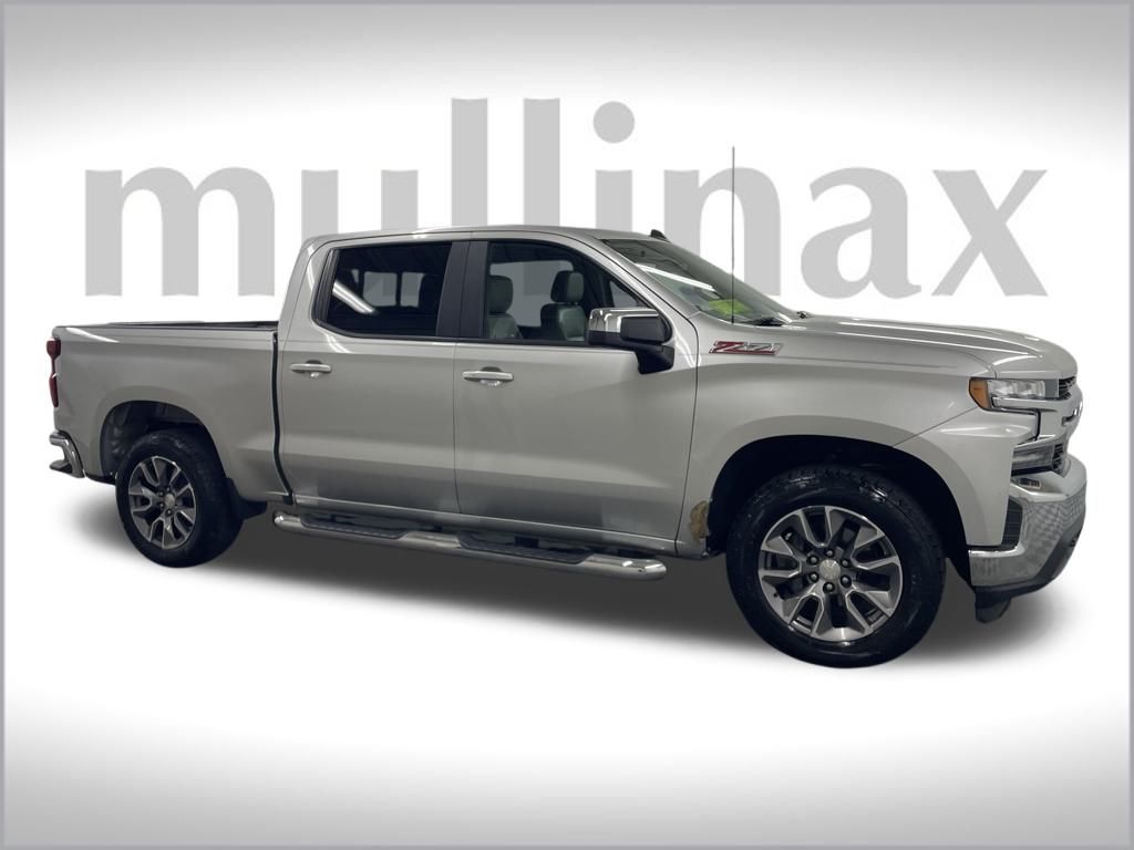 2021 Chevrolet Silverado 1500 LT photo 2