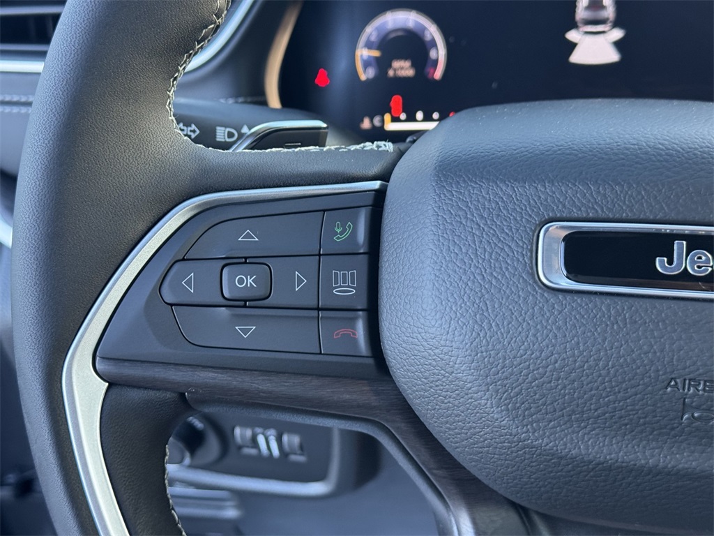 2025 Jeep Grand Cherokee Limited photo 16