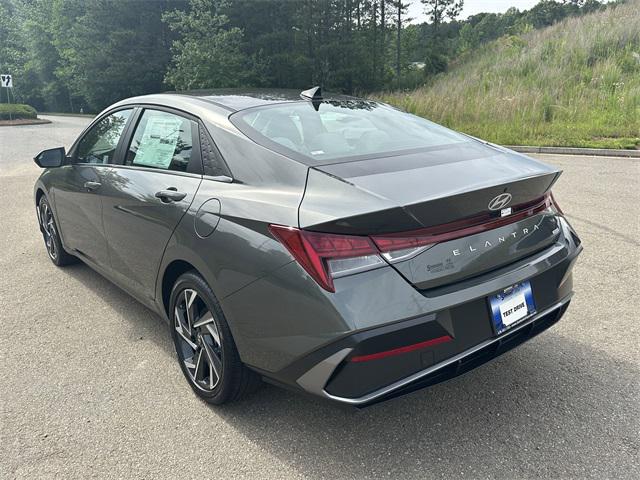 2025 Hyundai Elantra Hybrid Limited photo 3