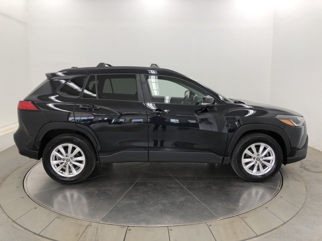 2023 Toyota Corolla Cross LE photo 8