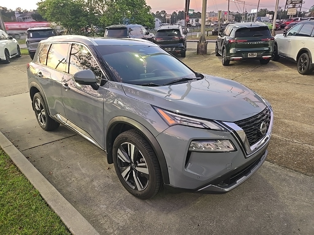 2022 Nissan Rogue SL photo 3