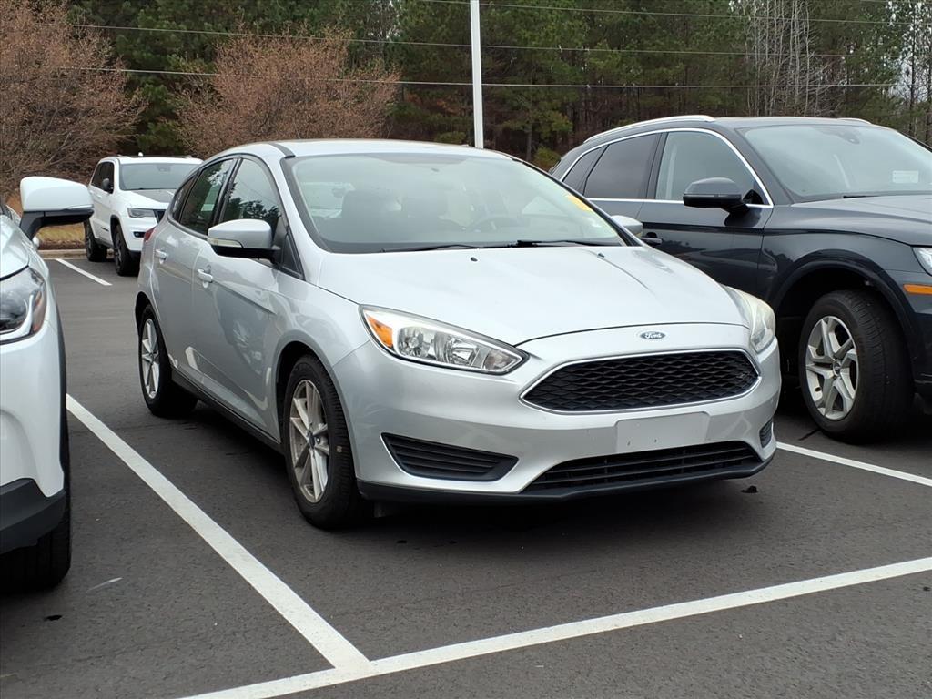 2017 Ford Focus SE's photo