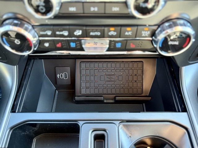 2025 Ford F-150 Lariat photo 24