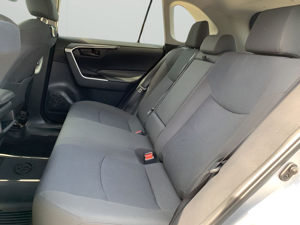2019 Toyota RAV4 LE photo 11