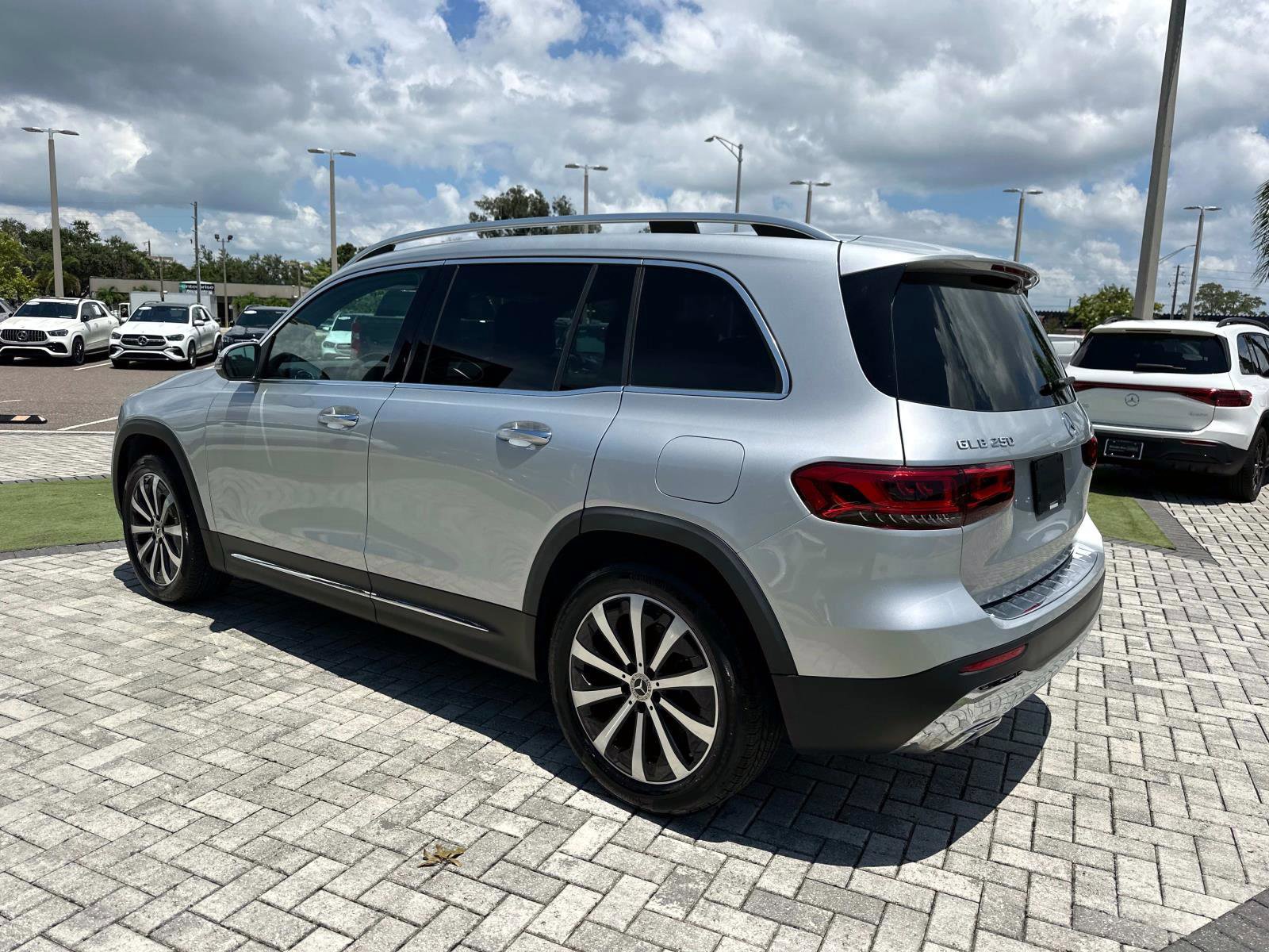 2022 Mercedes Benz GLB 250 photo 3
