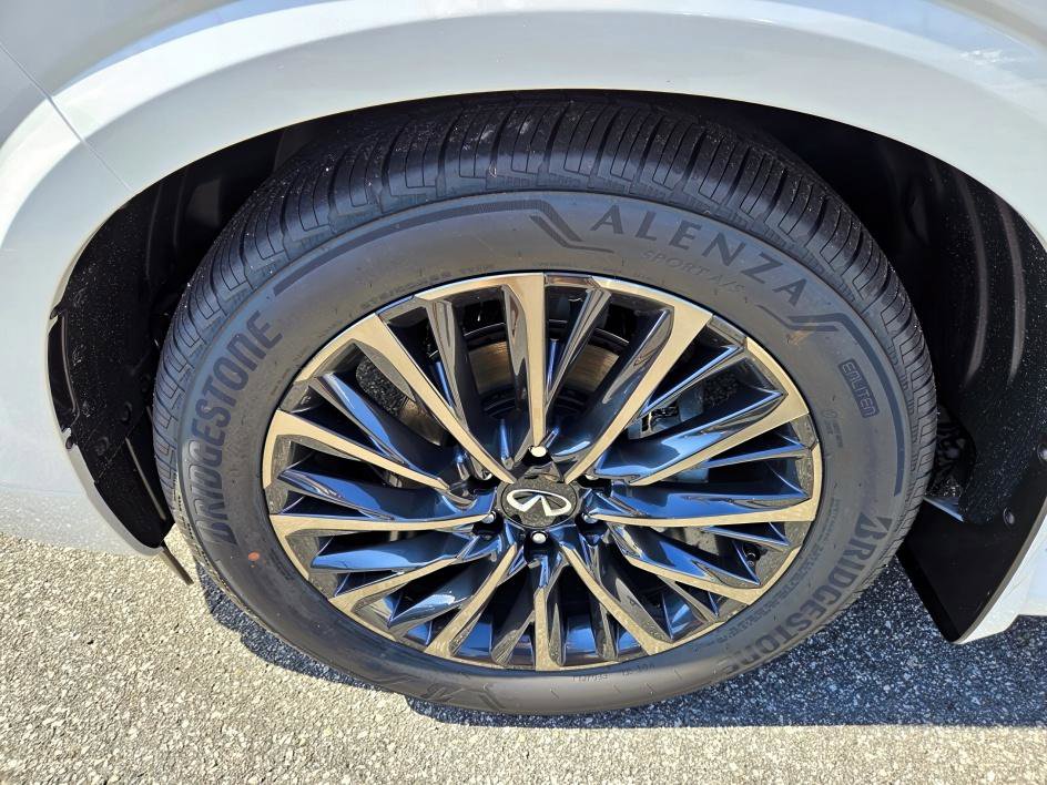 2026 Infiniti QX80 photo 16