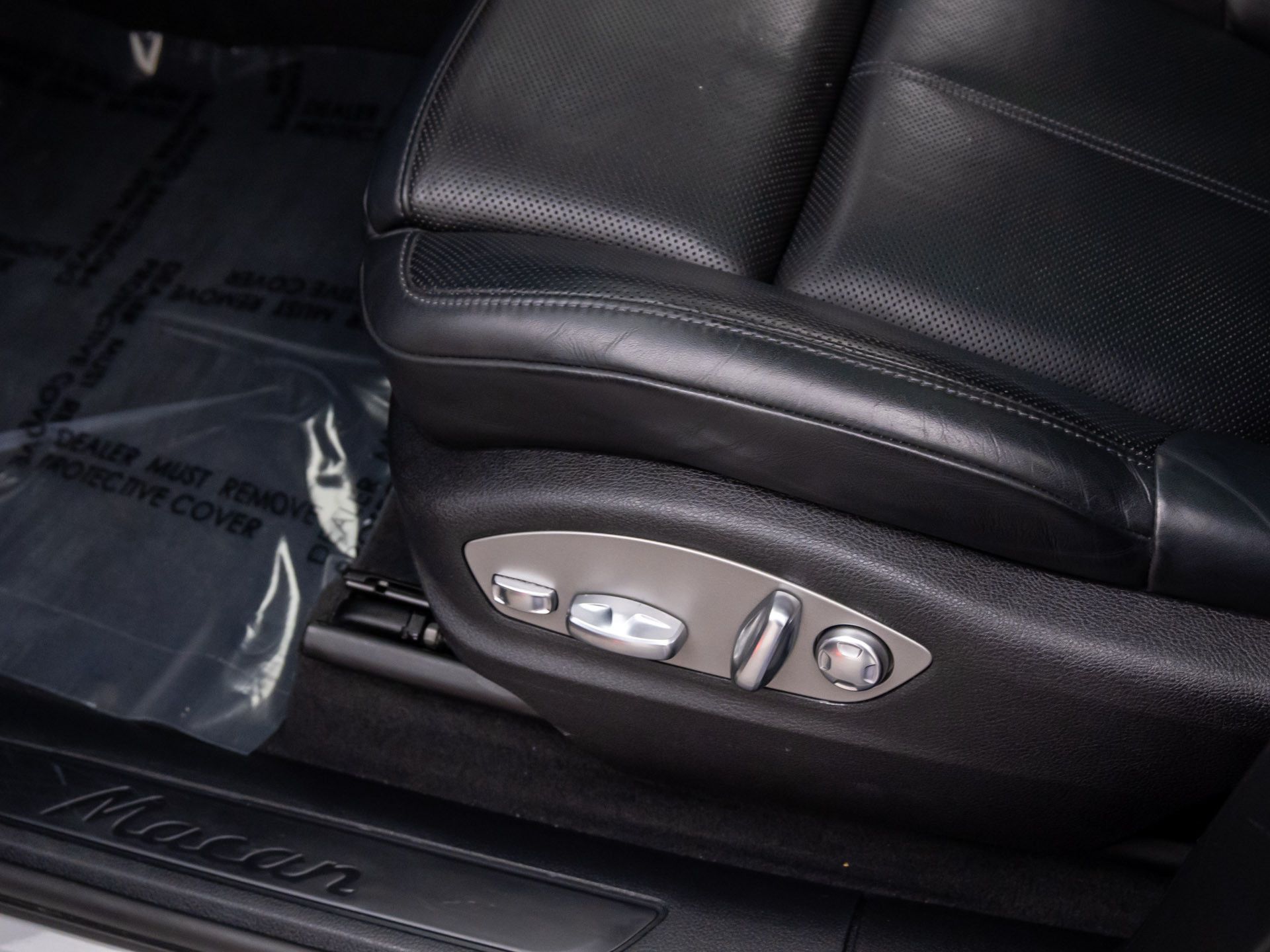 2021 Porsche Macan Base photo 13