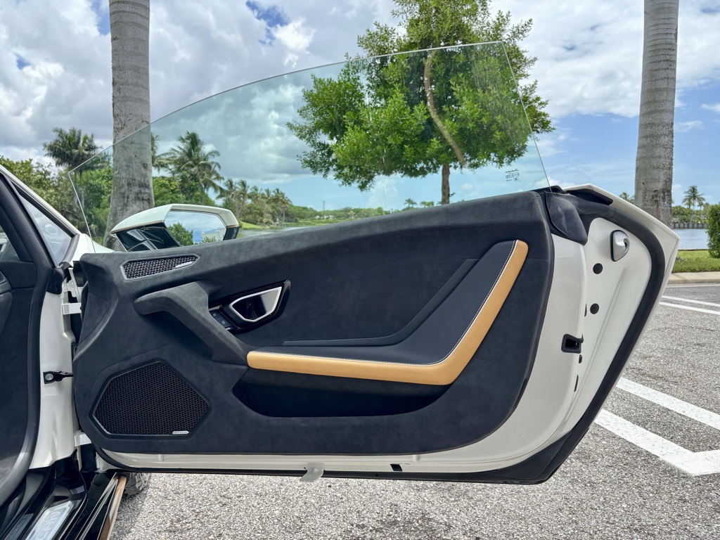 2024 Lamborghini Huracan Sterrato Base photo 20