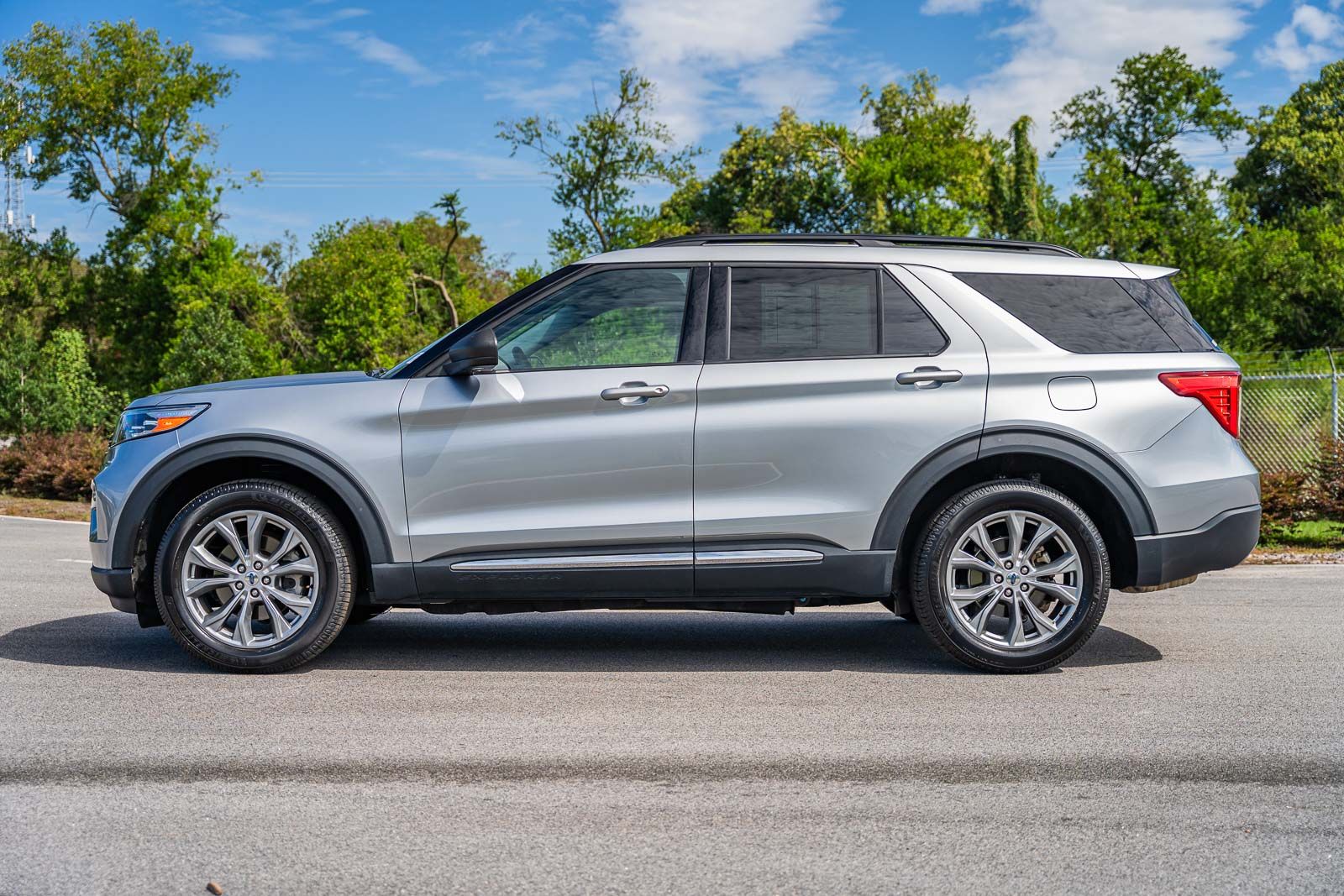 2022 Ford Explorer XLT photo 2