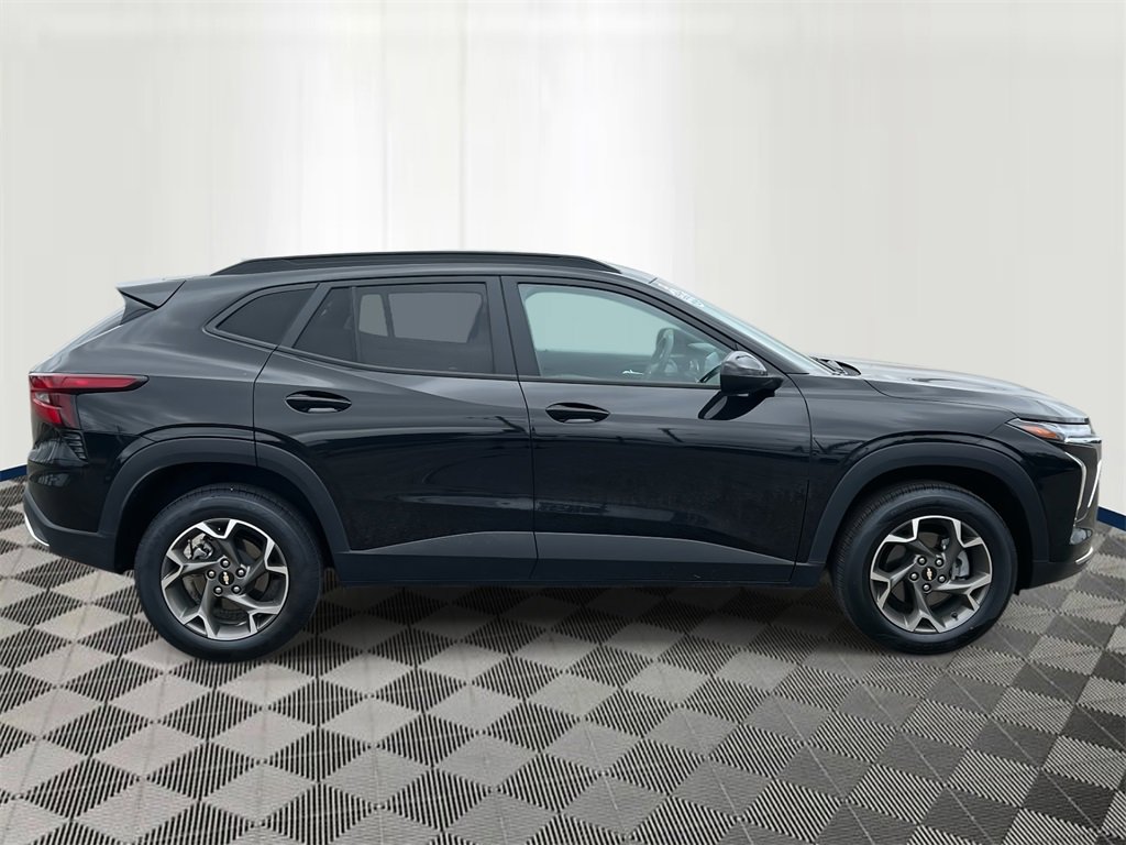 2024 Chevrolet Trax LT photo 5