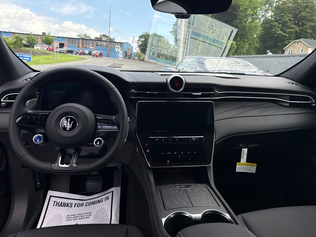 2025 Maserati Grecale photo 12