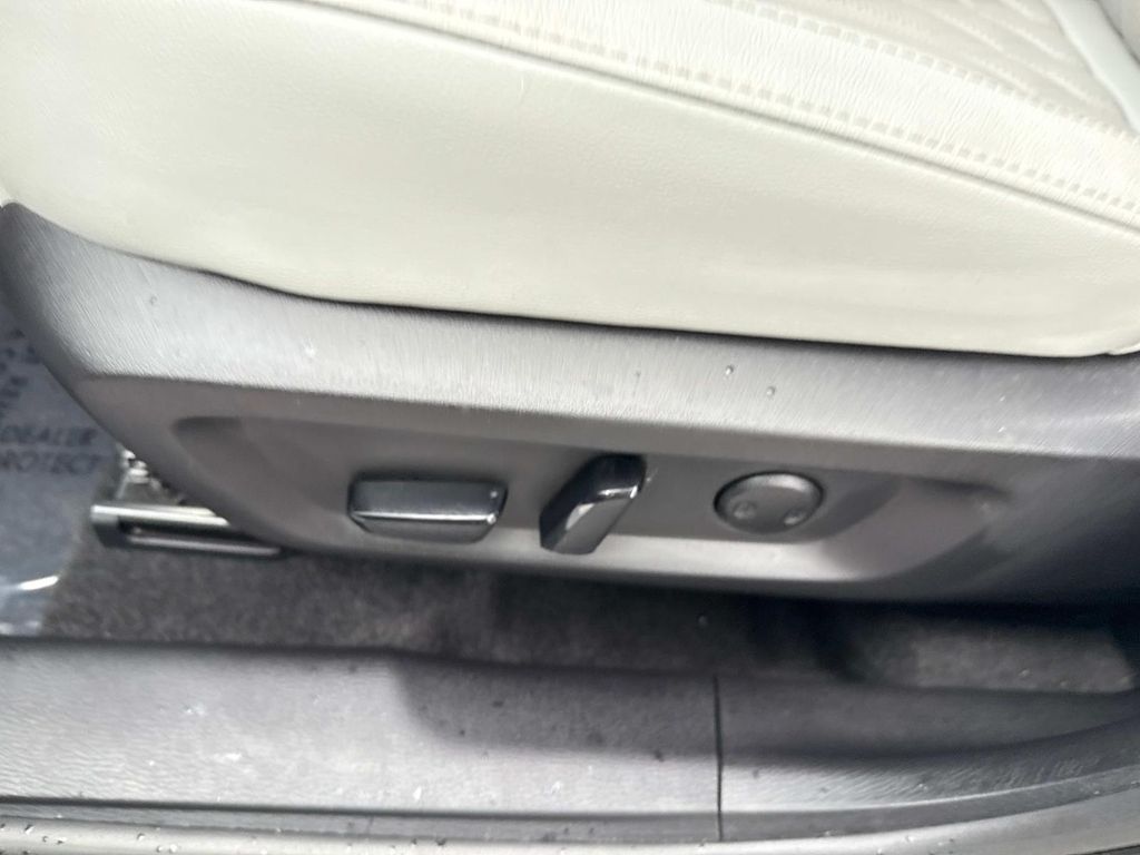 2025 Mitsubishi Outlander SEL photo 23