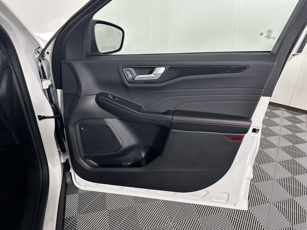 2025 Ford Escape ST-Line photo 14