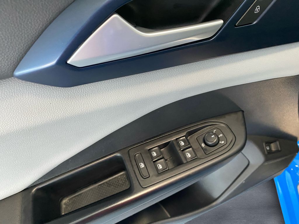 2022 Volkswagen Taos SE photo 9