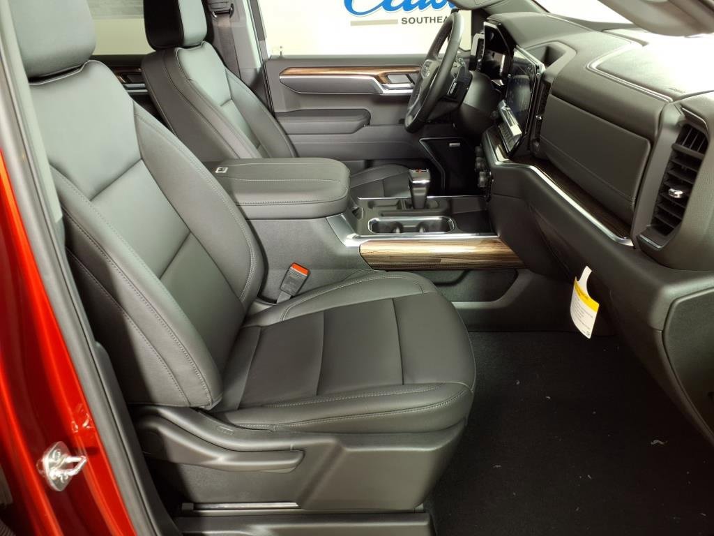 2025 Chevrolet Silverado 1500 RST photo 19