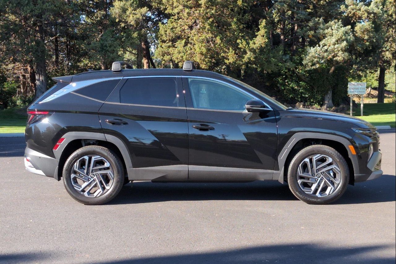 2025 Hyundai Tucson Hybrid Limited photo 3