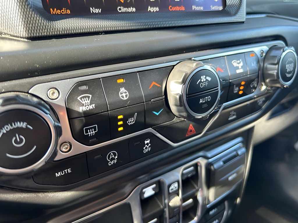 2022 Jeep Wrangler Unlimited Sahara photo 18