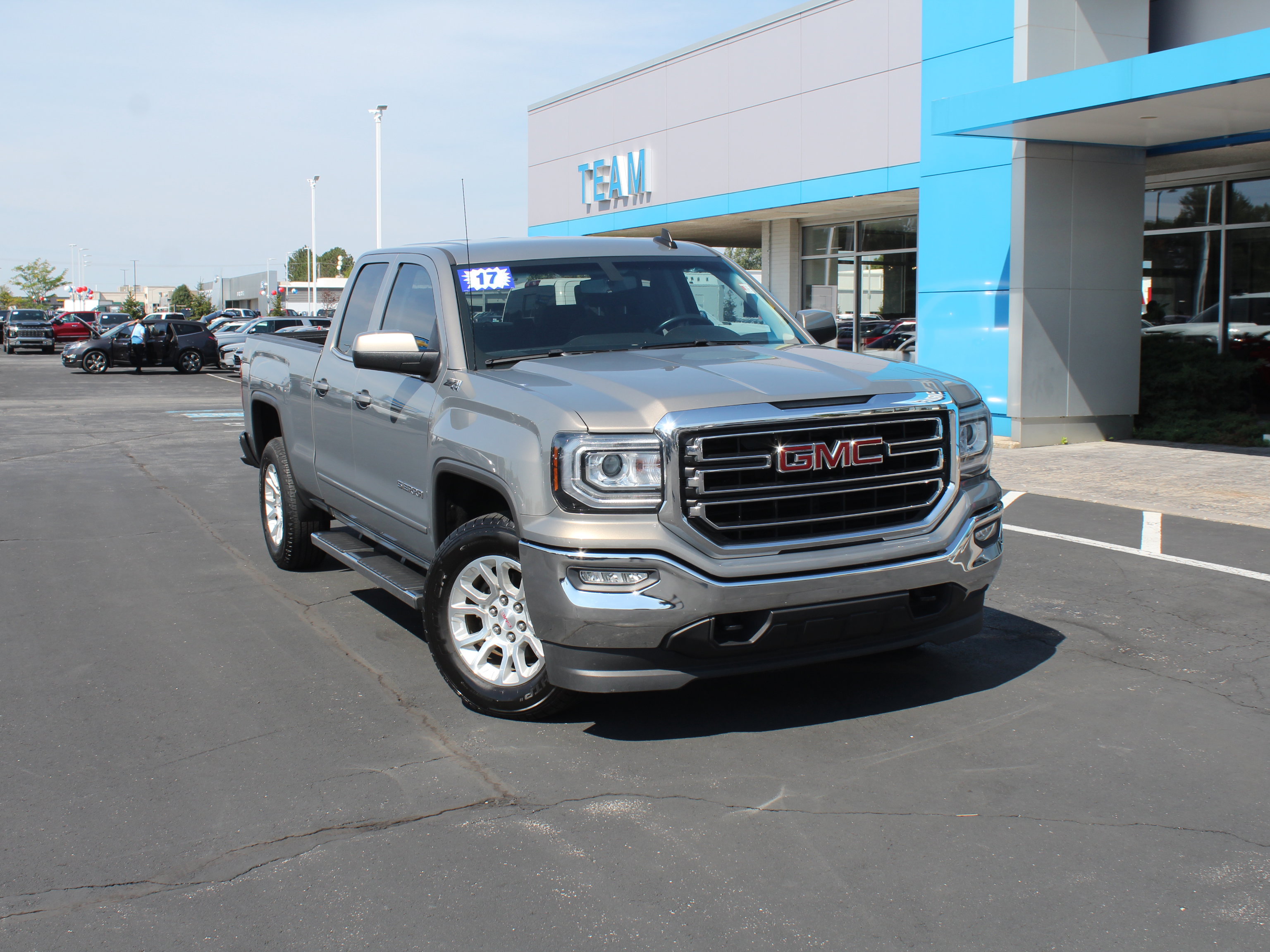 2017 Gmc Sierra 1500 SLE photo 2