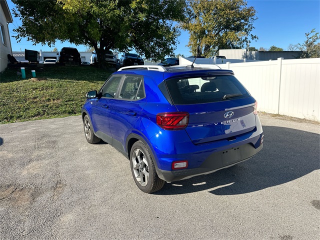 2024 Hyundai Venue Limited photo 3