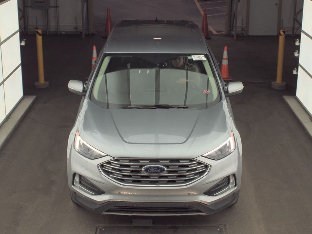 2024 Ford Edge Titanium photo 2