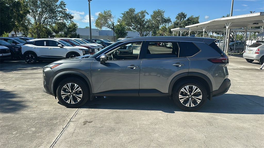 2021 Nissan Rogue SV photo 2