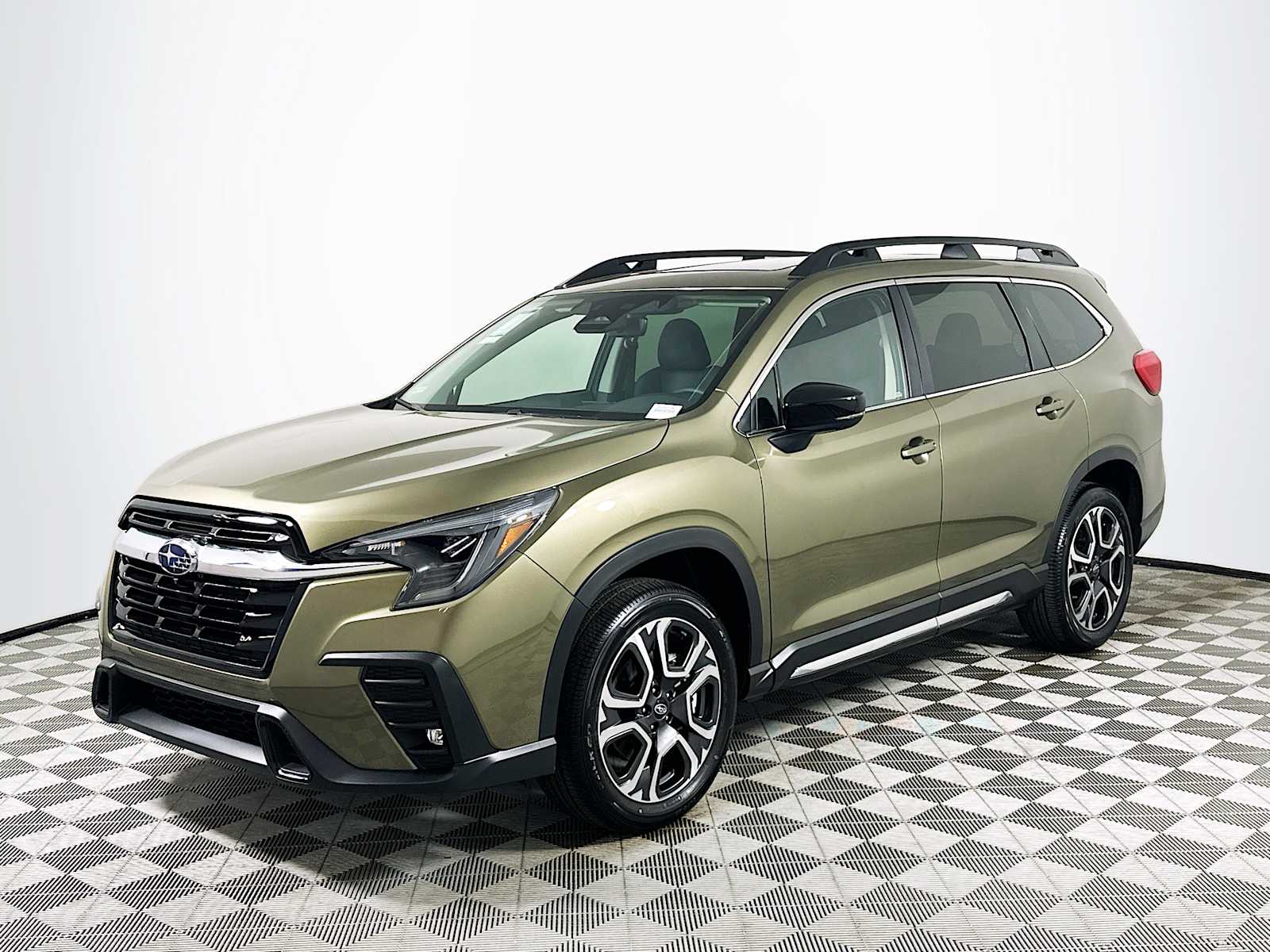 2025 Subaru Ascent Limited photo 3