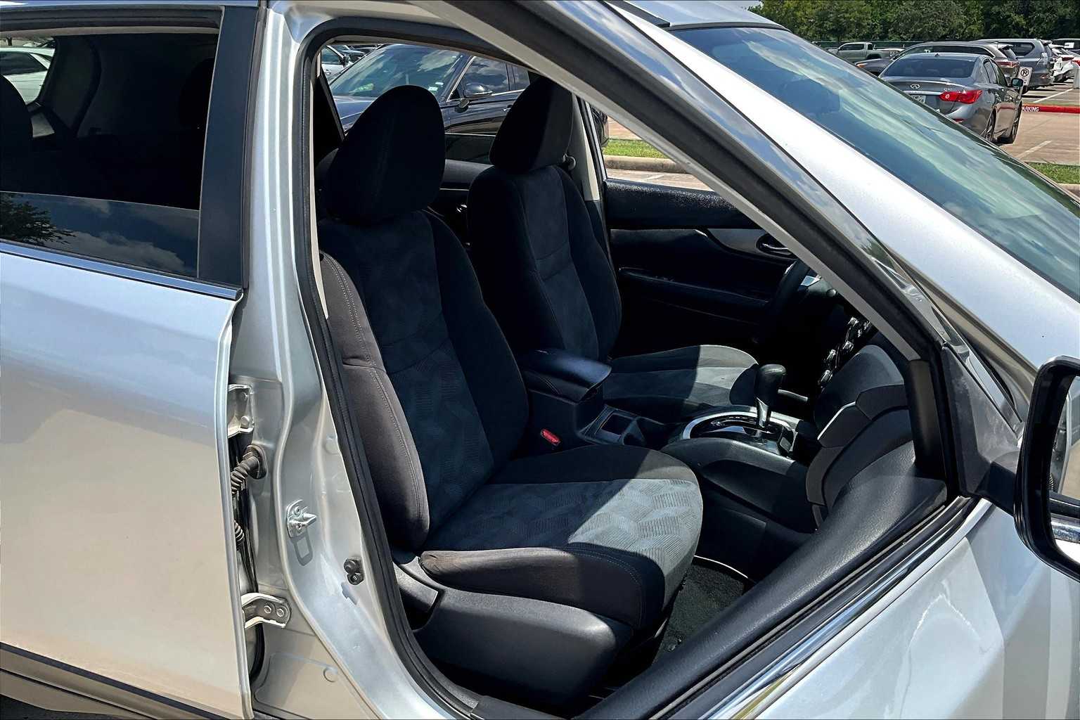 2016 Nissan Rogue SV photo 8