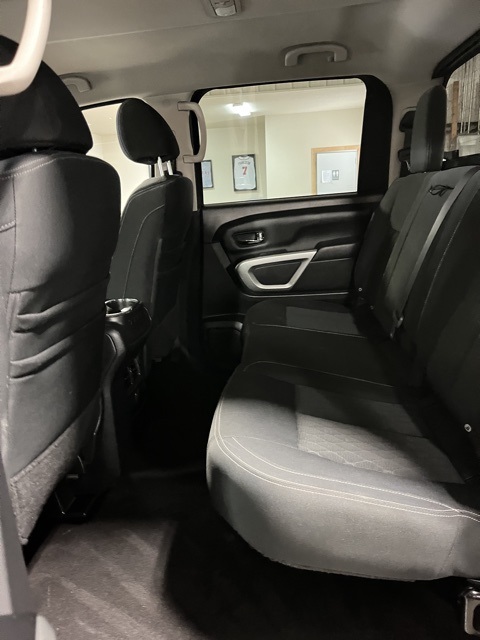 2018 Nissan Titan SV photo 9