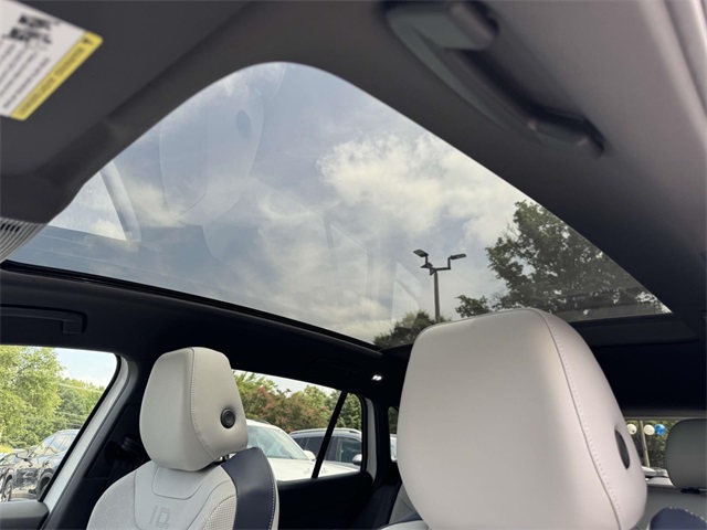 2025 Volkswagen ID.4 Pro Plus photo 4