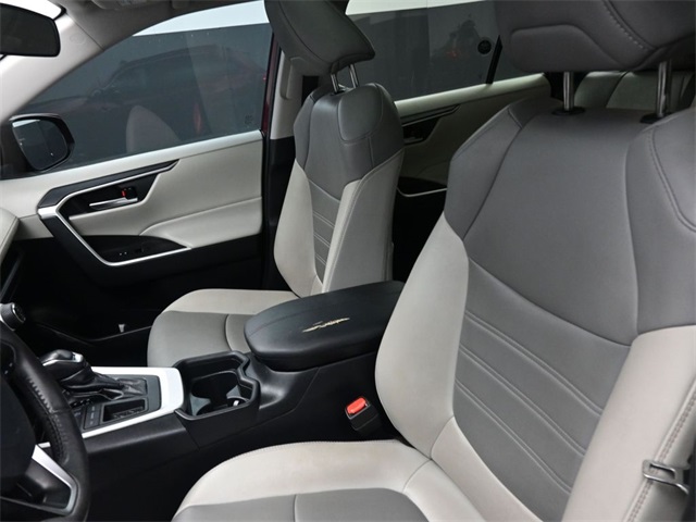 2021 Toyota RAV4 XLE Premium photo 24
