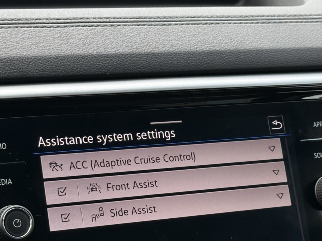 2023 Volkswagen Atlas Cross Sport V6 SE Technology photo 13