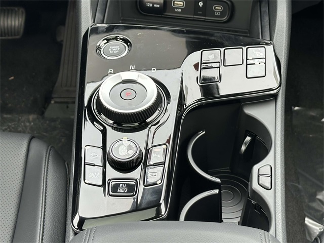 2025 Kia Sportage Plug-In Hybrid X-Line photo 4