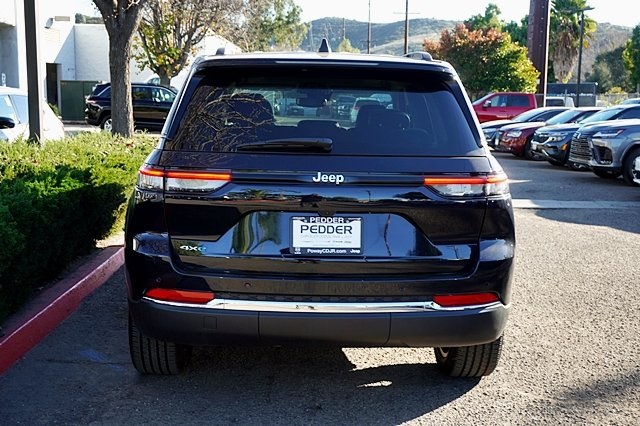 2023 Jeep Cherokee 4xe photo 10