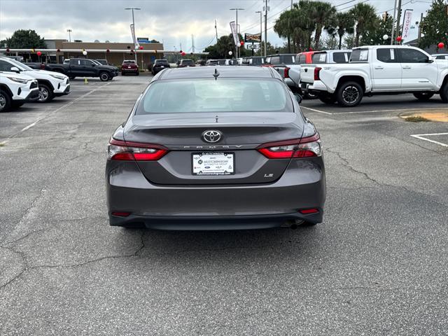 2021 Toyota Camry LE photo 3