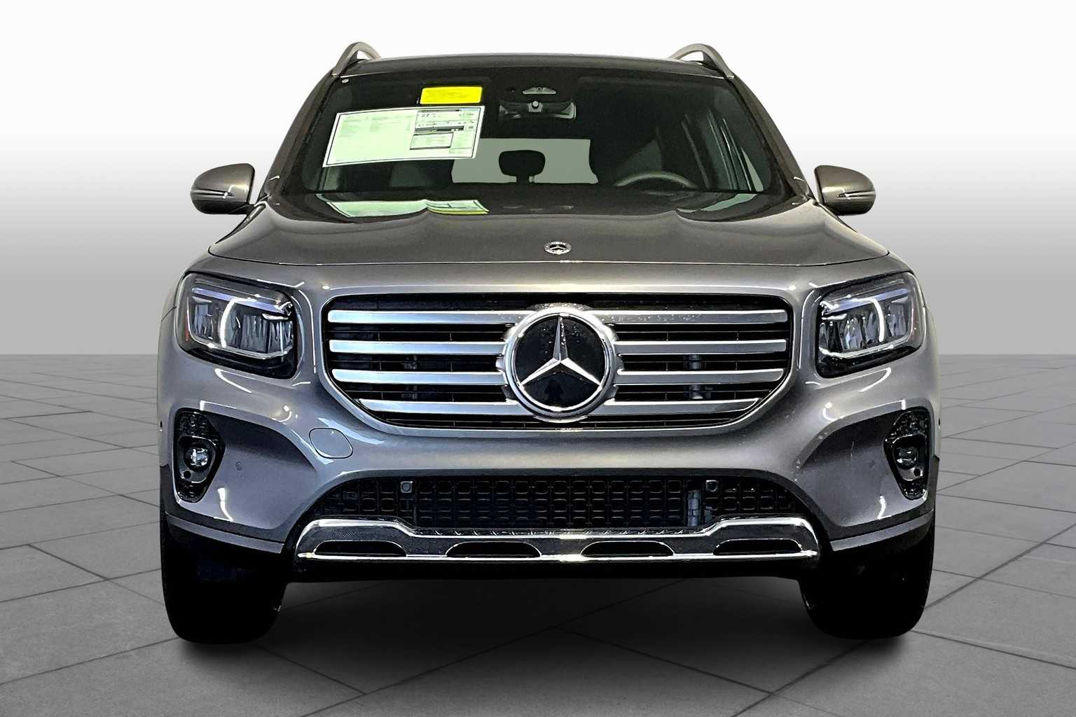 2026 Mercedes Benz GLB 250 4MATIC photo 2